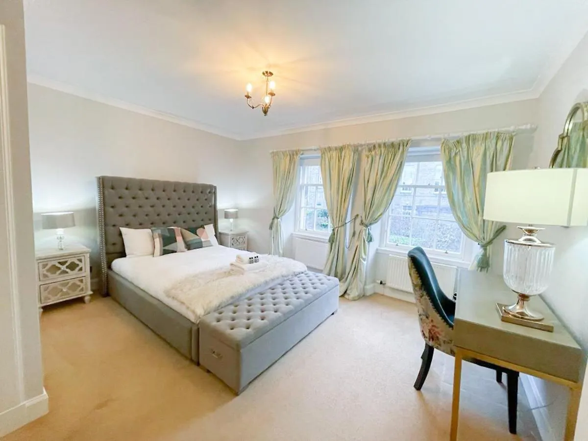 Sophisticated 3Br With Garden, Quiet New Town Lane Apartment Edinburgh