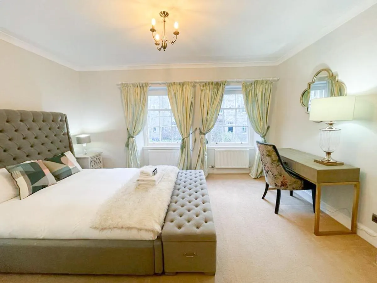 Sophisticated 3Br With Garden, Quiet New Town Lane Apartment Edinburgh