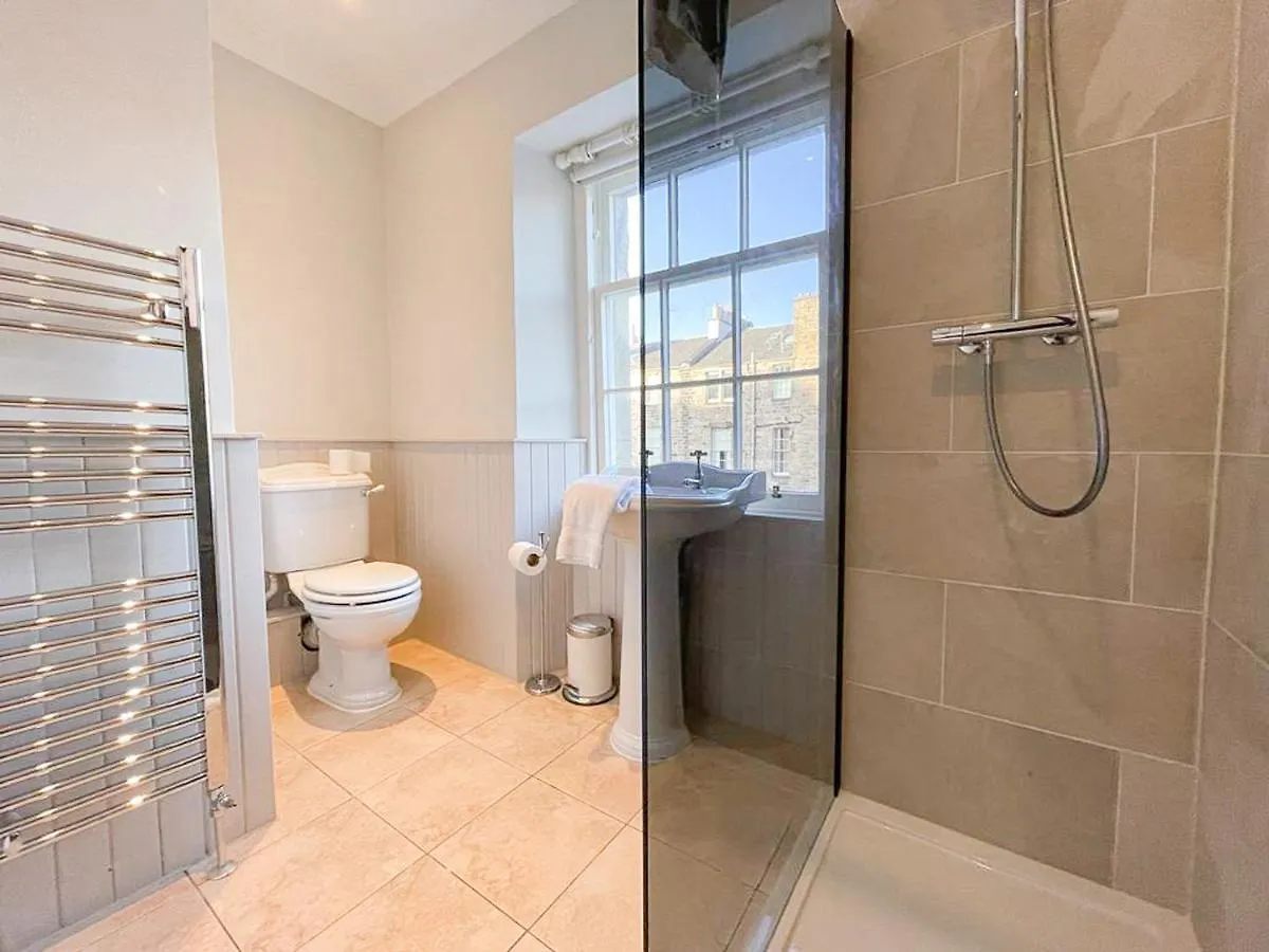 Sophisticated 3Br With Garden, Quiet New Town Lane Apartment Edinburgh