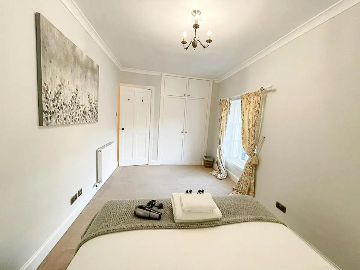 Sophisticated 3Br With Garden, Quiet New Town Lane Apartment Edinburgh United Kingdom