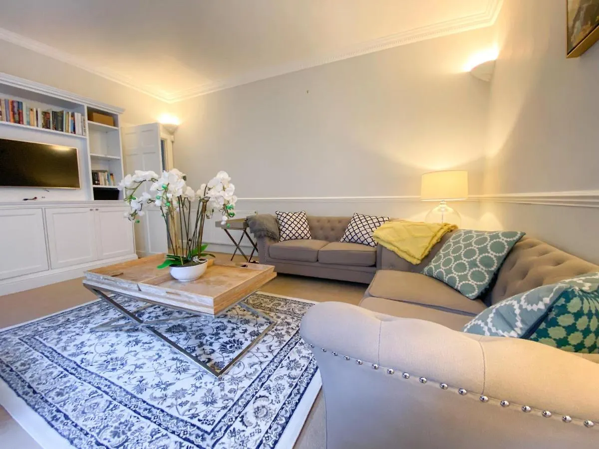 Sophisticated 3Br With Garden, Quiet New Town Lane Apartment Edinburgh 0*,  United Kingdom