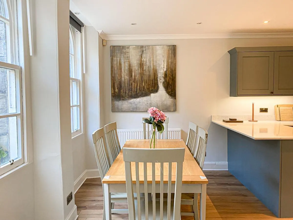 Sophisticated 3Br With Garden, Quiet New Town Lane Apartment Edinburgh United Kingdom