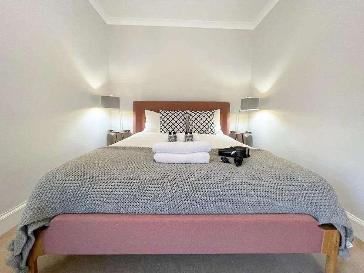 Sophisticated 3Br With Garden, Quiet New Town Lane Apartment Edinburgh
