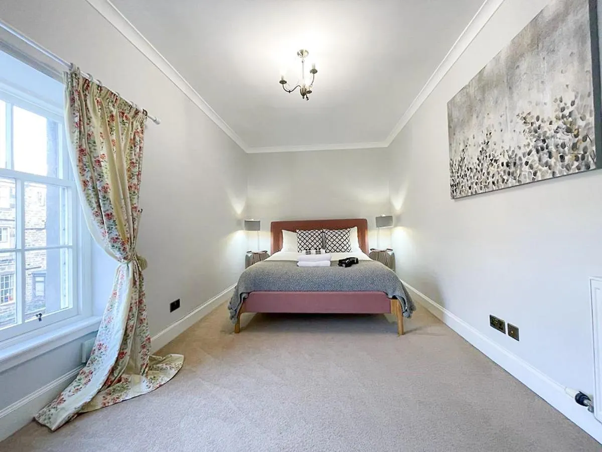 Sophisticated 3Br With Garden, Quiet New Town Lane Apartment Edinburgh