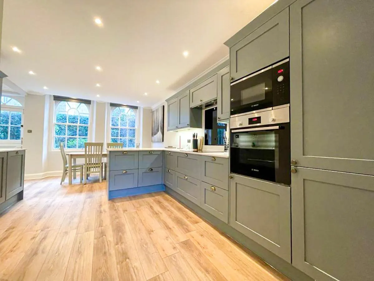 Sophisticated 3Br With Garden, Quiet New Town Lane Apartment Edinburgh